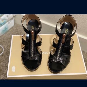 Brand new sandle only wore it once